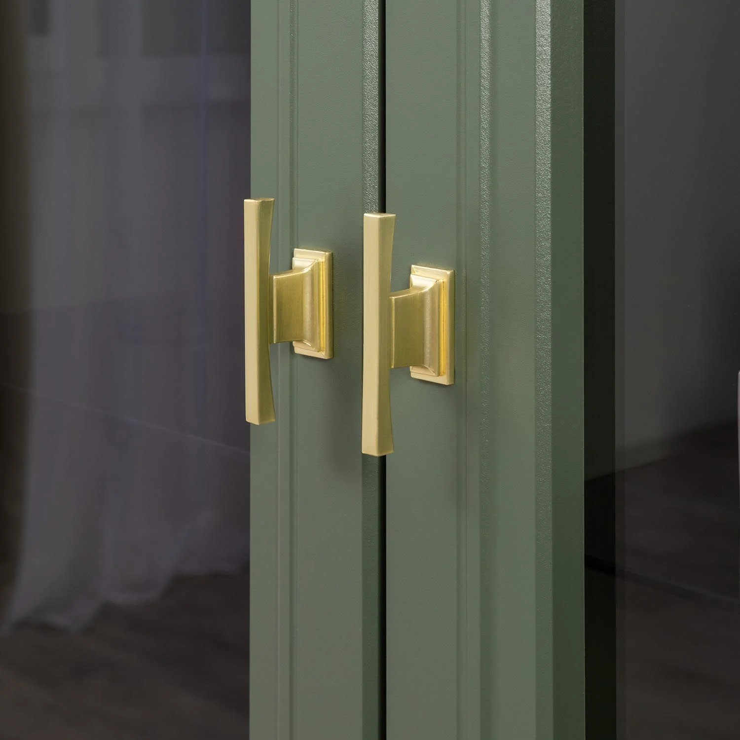 Марион шкаф-витрина 16.397.02 Дымчатый зеленый / Олива шагрень