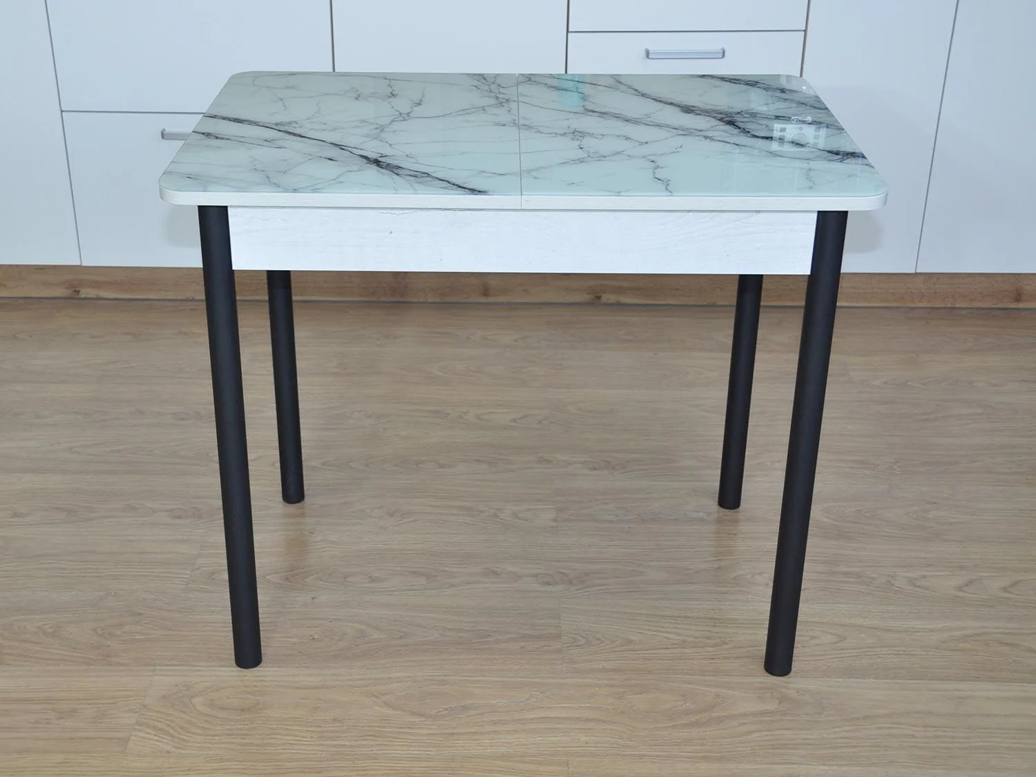 Нью йорк фотопечать стол обеденный раздвижной / белый мрамор/бетон белый/черный