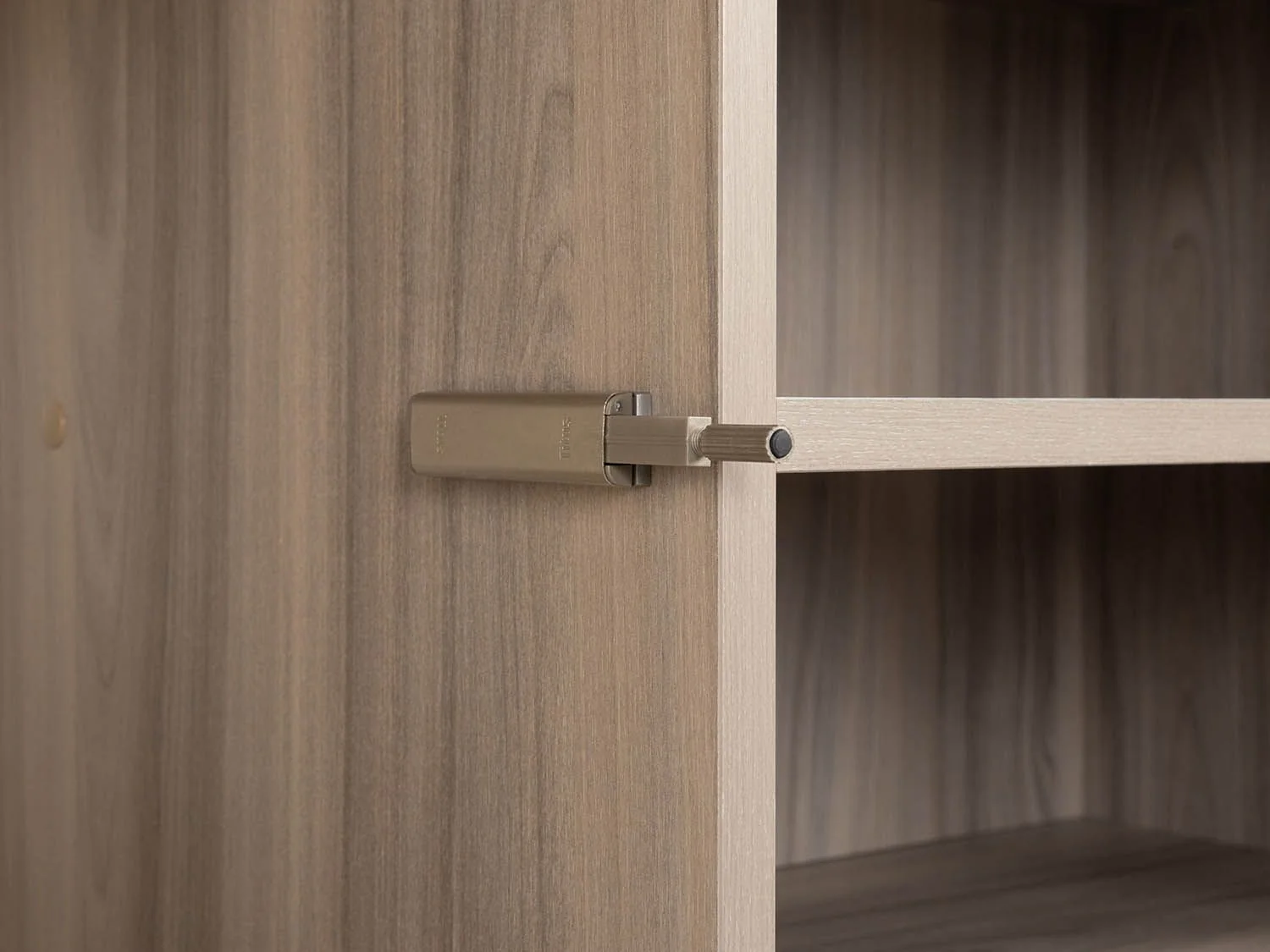 Тайл комод 16.236 Сатин/Эмили Блаш