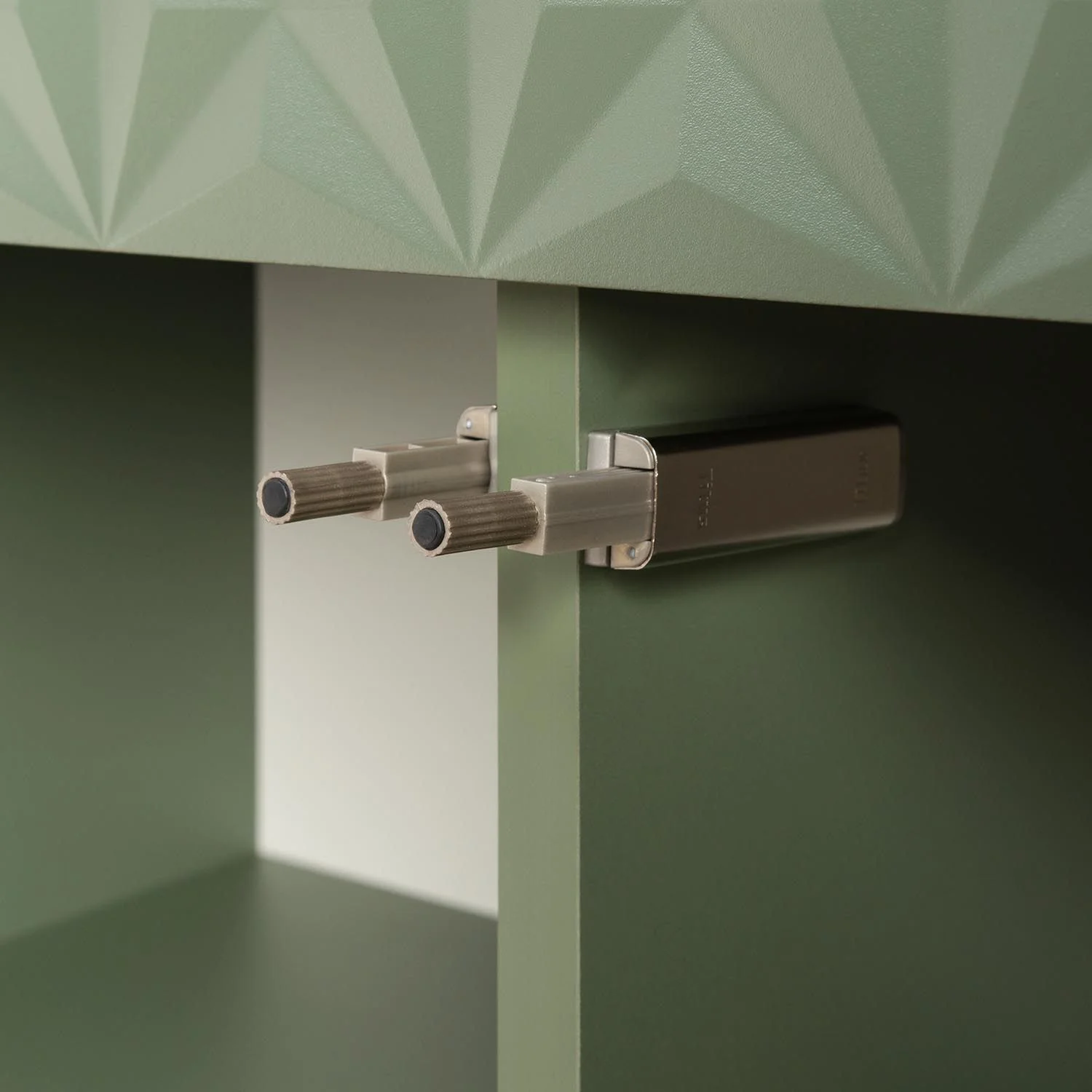 Марион шкаф-витрина 16.397.02 Дымчатый зеленый / Олива шагрень