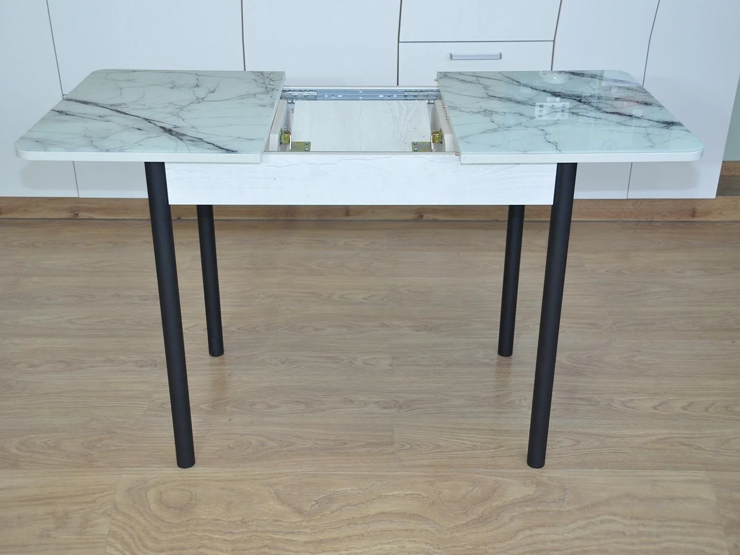 Нью йорк фотопечать стол обеденный раздвижной / белый мрамор/бетон белый/черный