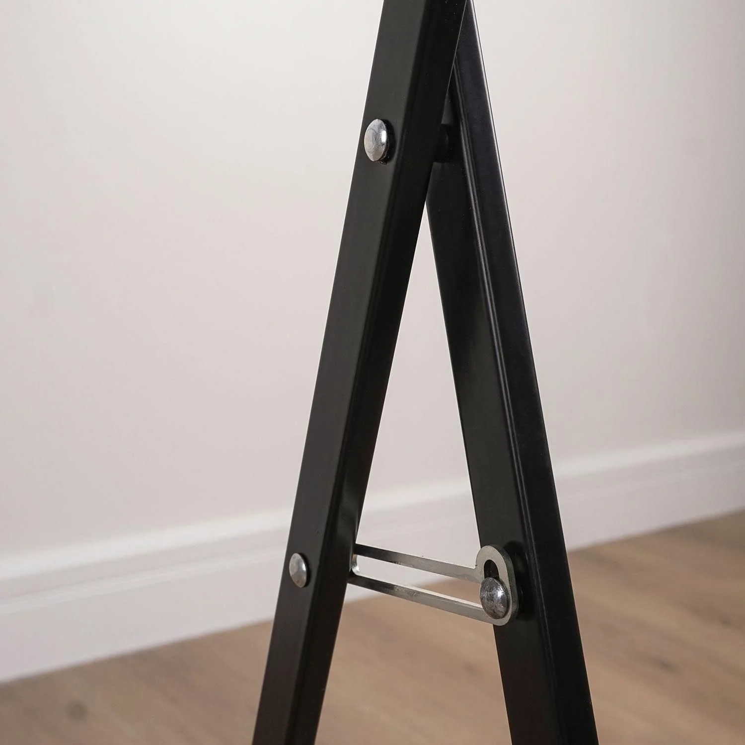 Вешалка костюмная Контур Черный