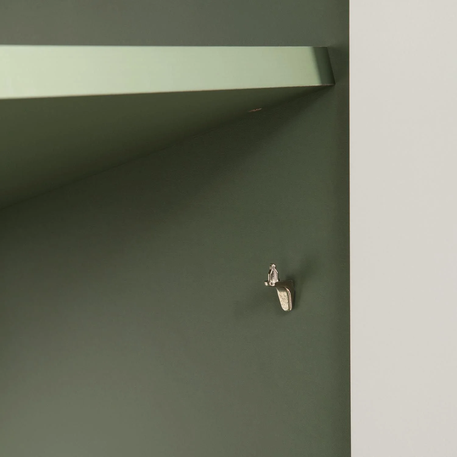 Марион шкаф-пенал 16.333.01 Дымчатый зеленый / Олива шагрень