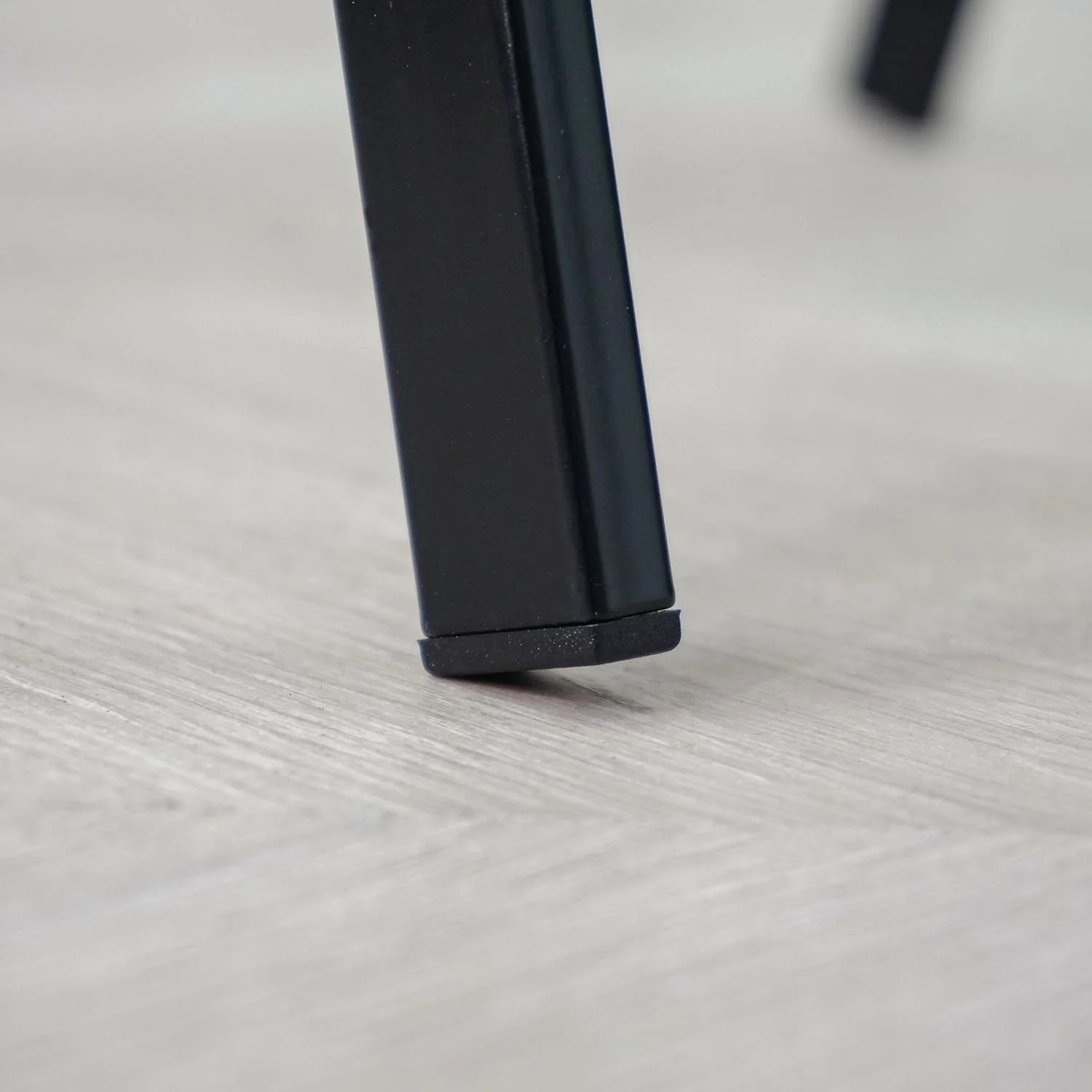 Вешалка костюмная Контур малый Черный