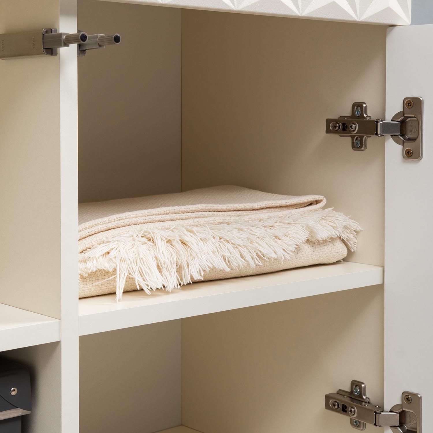 Марион шкаф-витрина 16.397.02 Слоновая кость